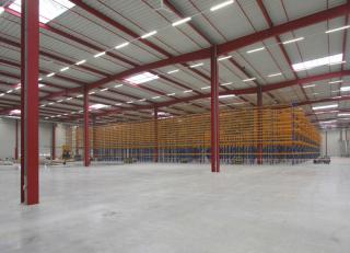 Holzhandelsunternehmen mietet 5.000 m² Hallenfläche im Rhein-Main-Gebiet