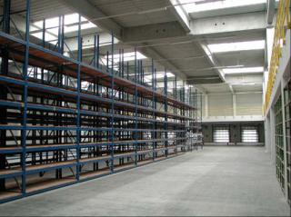 Internationales Logistikunternehmen mietet 1.100 m² Hallenfläche in Eschborn