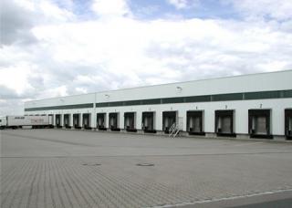 Großhandelsunternehmen mietet 9.000 m² Hallen- und Büroflächen in Nempitz